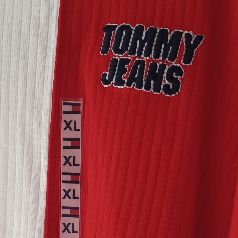 Vintage Tommy Jeans Colorblock T-Shirt - NWT - Picture 2 of 9
